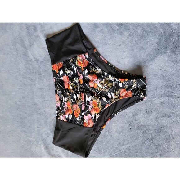 Cupshe Swim bottom  - Picture 1 of 5